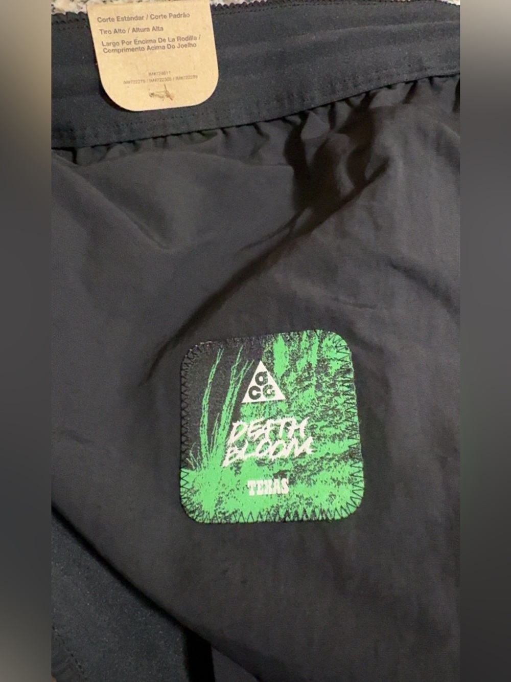 Nike ACG “Death Bloom” Women’s XL Black Shorts NWT - Picture 11 of 11